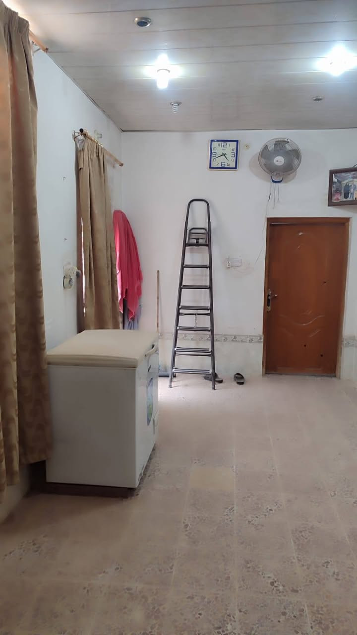 للبيع بيت طابو صرف حي الميلاد المساحه ١٠٠ متر ٣ غرف نوم طابقين صب مسلح يم مطعم انوار المصطفى يباع نقد يباع على المبادره يراوس بسياره كوري حديثه مع الفرق الشراي يتصل *********** النجف الاشرف النجف, العراق
