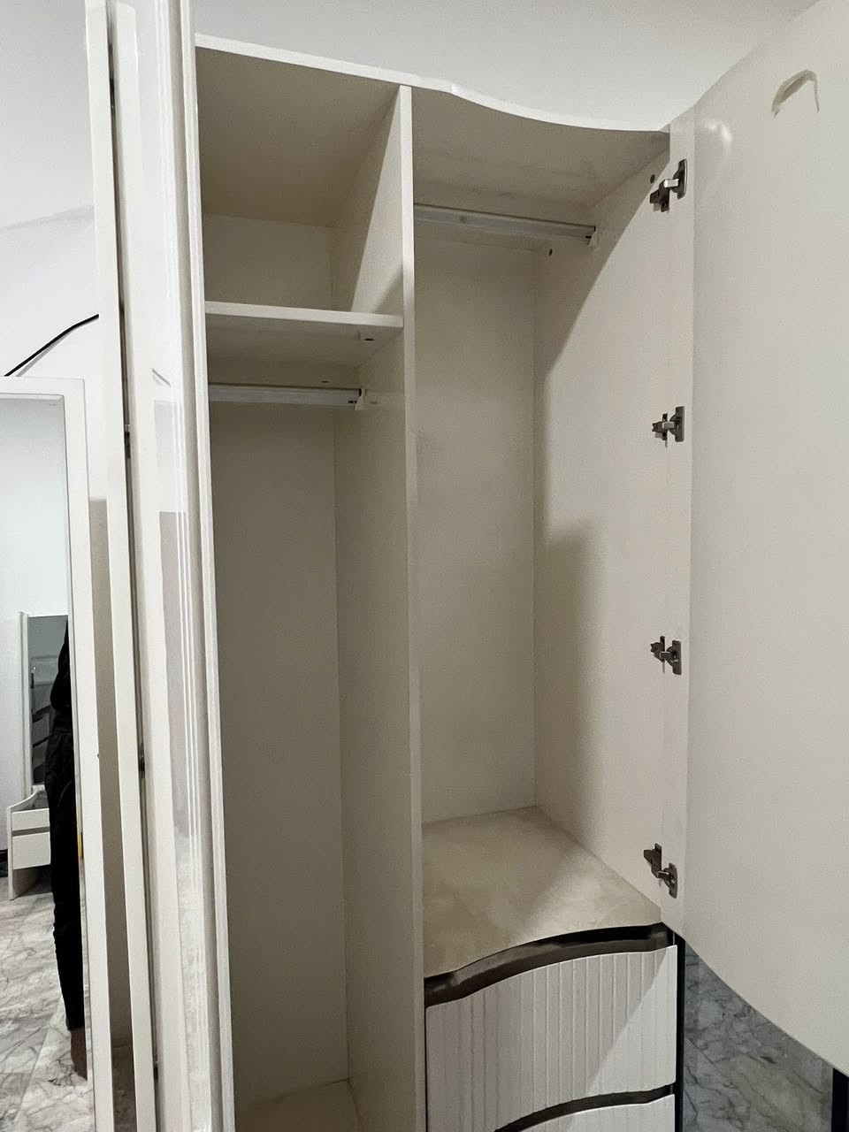 سلام عليكم غرفه يطالي شكل تركي 11قطعه السعر مليونين ونص العنوان جكوك *********** وأي ستفسار ع خاص
