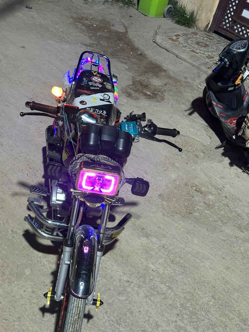 سلام وعليكم شباب دراجه مديل 25 كفاله من التاير للتاير  اوراق موجوده مال جناي الشارع ما طالعه بيها سعرها 750 كامله على اخر حبايه ***********
