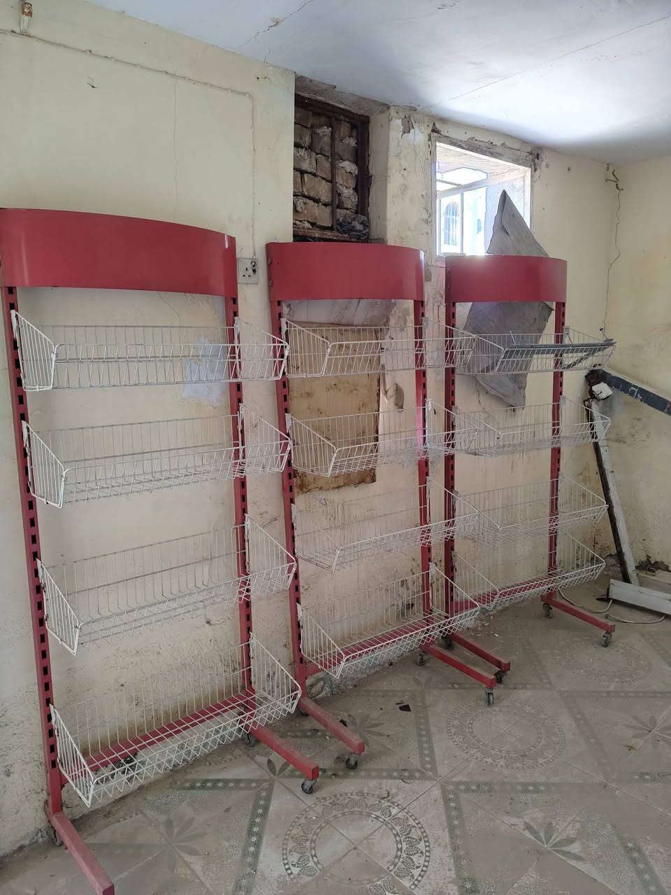 السلام عليكم متوفر جامخانه أرتفاع مترين ونص ب3 امتار وجه 
نضافه 90 ب100 
ومتوفرات سندويشات 5 قطع على مترين وقطعتين على مترين ونص المجموع 7 قطع نضافه 90ب100 عالفحص
ومتوفرات سلات وعارضات أچباس 3 
التواصل والاتصال على الرقم
***********
