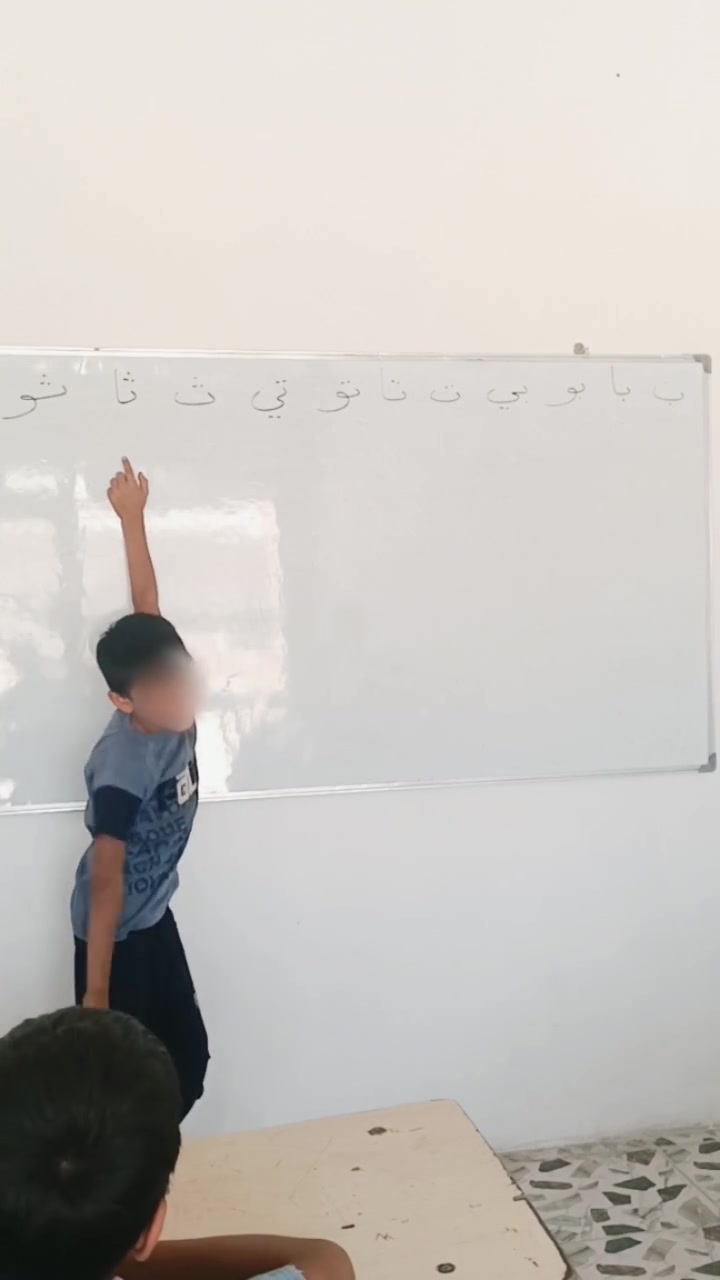"من هنا تبدأ الرحلة.. ومع أبطالنا نصل إلى القمة!" ✨
يسعدنا أن نشارككم لقطات متميزة من المحاضرة الثالثة لطلاب المستوى الأول في دورة تأسيس اللغة العربية.

اليوم، يتألق بطلنا المتميز والذكي #هزاع 👑 وهو يشارك بكل ثقة وحماس في قراءة الحروف وتطبيق ما تعلمه على السبورة. فخورون جداً بمستواه وبإصراره على التعلم!
سعر الاشتراك وباقي التفاصيل في اول تعليق

***********
***********

#تعليم_اللغة_العربية #تأسيس_الأطفال #المستوى_الأول #أبطال_المعهد #هزاع_المتميز
