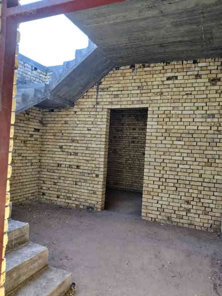 هيكل ١٠٠م خلفي بناء مسلح الفداء مقاطعه ٢٤ خلف شارع ٦٠ مباشر المنطقه متكامله الخدمات بستثناء التبليط السعر ٥٢ مع المجال القليل للاستفسار الاتصال ***********
