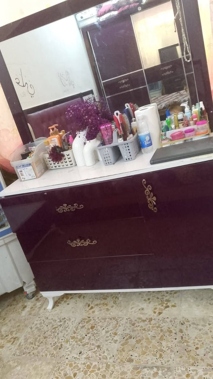 غرفه كامله ونضيفه لبيع السعر 250 وباقي تفاصيل عل واتساب ***********
