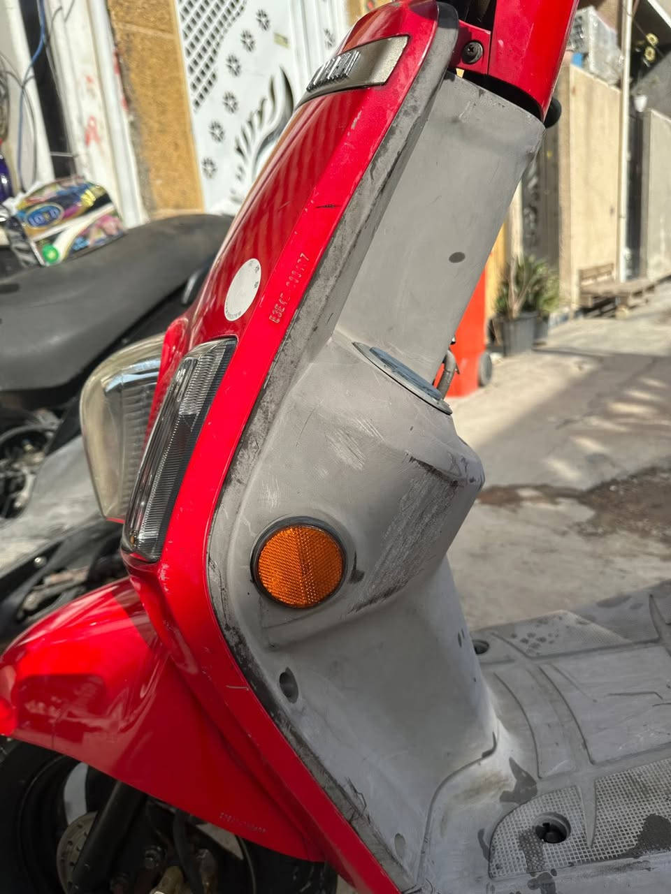 السلام عليكم للبيع بوليس مسطره مال رمبه صالها 10ايام من نازله الدراجه بعدها بحاله الوكاله نزلتها من الضلال شلعه معدل خير من الله مكينه مامدود عليها درنفيس الدراجه جديده ومابيها اي نقص وبل عافيه ع ليأخذها السعر خاص 
المكان بغداد الشعب 
استفسار ***********
