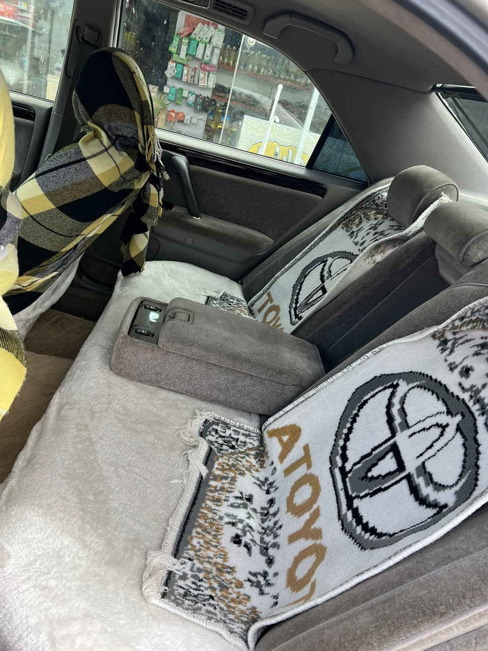 بەناوی خوای گەورەو میهرەبان مەلیکە مۆدێل ٢٠٠١ سەیارە ساخە ٤ دووگمەو سەلاجەو مەرکەزیە سەیارەکە هی ماعرەز نیەو هی ماڵی خۆمانە کارەبایو هەموو گیانی ئیش ئەکات سەیارەکە بێ تەقەو ڕەقەیە ساعری 52گەڵاو معامەلە***********
