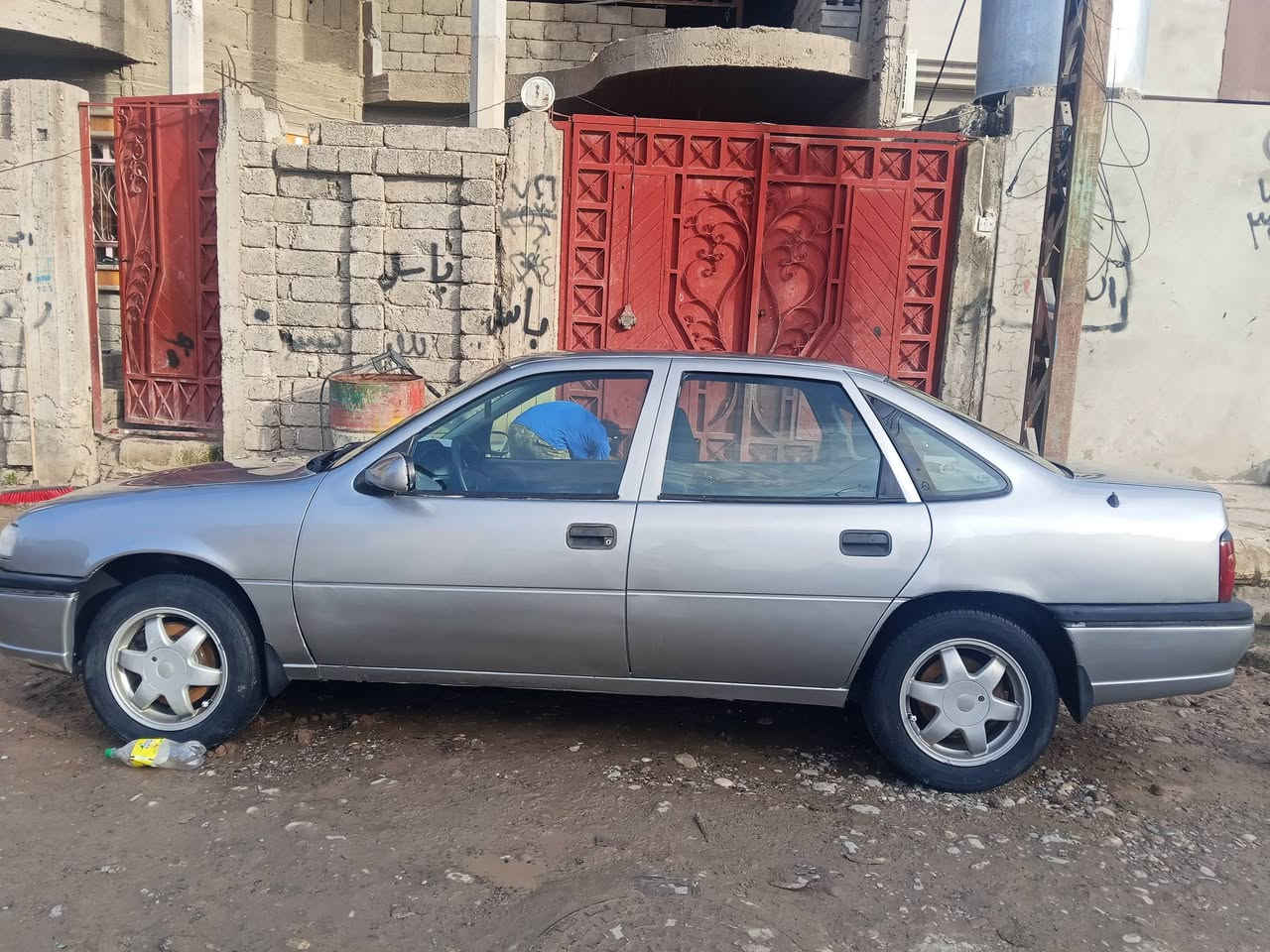 سلام عليكم للبيع اوبل فيكترا موديل 1995 جديده بسمي سنويه لل30 رقم مثنى انكليزي كير  محرك شرط دوشمه جديده بسمي مكفوله كفاله عامه مال صديج كير فول توماتيك سياره جاهزه مصبوغه جماليه السعر 42 وبيها مجال بسيط العنوان الموصل جانب الأيمن الرقم ***********اسيا***********
