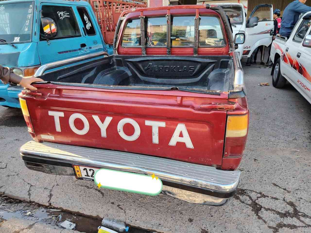 بيك اب TOYOTA
موديل ١٩٩٣ 
رقم نينوى مسطرة  هزة للـ ٢٠٣٠ 
بأسمي الشرعي اني .
الملاحظات موضحة بالصور:
• معجون باب الي خلف السكن مثل ما موضح بالصورة .
• الجاملغ الخلفي جهة اليسارة شي قليل. 
المحرك بي بداية صرف . 
طخمها حيل نظيف 
تبريد بس تعبي غاز يشتغل .
دوشمه جديدة صار اسبوع شادها نوعية راقية .
ارضية السيارة كلش نضيفة .
السيارة احلى من الصورة 
مكلف بالنشر . غير متواجد عالفيس 
للتواصل اتصل : 
***********

