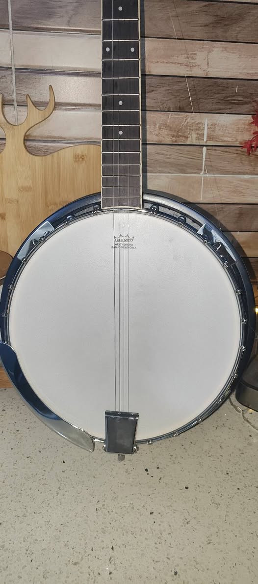 تحية طيبة
توفر جيتار للبيع تفاصيل بالصورة جديد غيرمستخدم تواصل وتساب ***********
