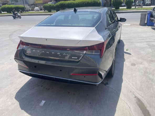 السلام عليكم

 للبيع النترا (هايبردد)  فول  اعلى فئة  بالمواصفات موديل  2024  مرقمة  بغداد  بأسمي تحويل ثاني يوم حادث خلفي  راجع كله بارد  بدون صبغ او تبديل  و بدون اي دواخل باقي السياره مكفوله من الصبغ والتبديل ماشيه (23ميل)  وضع الشركه 
—————————————————-
             🪬الـــــــمــــواصــــفــــات🪬

♦️سلايد 
♦️شاشة كبيرة 
♦️تحكم أستيرن
♦️داخل لونين ابيض ملكي 
♦️خزن كشن مميوري حفظ وضعيات السائق
♦️سستم صوت مع دمام Bose
♦️أنارة داخلية 
♦️كامرة خلفية
♦️بصمة تشغيل 
♦️بصمة أبواب
♦️تشغيل عن بعد 
♦️هند أبريك بصمة
♦️ثلاث أنظمة للقيادة 
♦️نظام ترحيب عند الاقتراب أنارة داخلية 
♦️كشنات الامامي كهربائي
♦️تدفئة كشنات + تبريد + كهرباء
♦️ شحن لاسلكي جوال 
♦️تحكم أستيرن
♦️ويل كب حجم 17رياضي بلادي مع تخم تاير جديد شركة 
♦️لايت زنون 
♦️لد نهاري

♦️بك لايت لد
♦️أشاير بلمري

♦️رادار أمامي للتوقف الذاتي
♦️تحديد المسار للقيادة الذاتيه
♦️رادارات جوانب
♦️رادار خلفي للتوقف الذاتي

—————————————————
السعر    (180  )  وبيها مجال  مكاني بغداد 

***********
