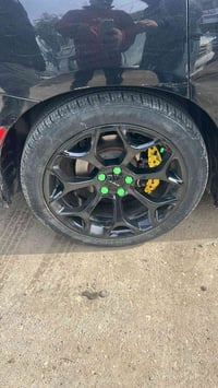 ويل عشرين مراوس لي عنده ويل ١٨ اراوسه  تخم كامل وجديد شخط مابي وتايرات...