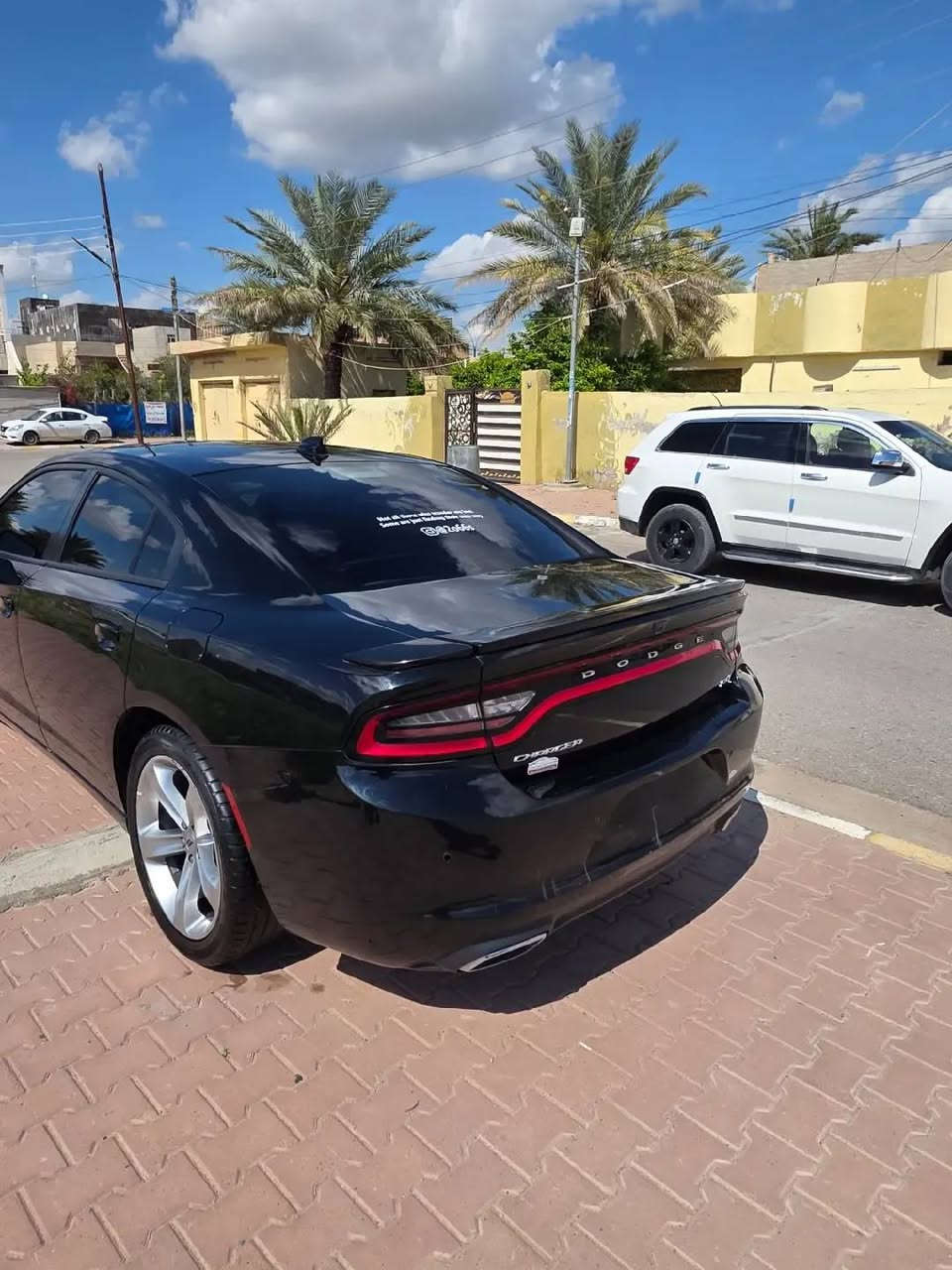 دوج جارجر  SXT -  بلاس فول موصفات .
الموديل : 2018 . (خليجي) .
المحرك : V6 . 3.6L .
العداد : ميل ( 101   ) .
السعر : 235 او مراوس بجارجر v8  
للتواصل ***********
