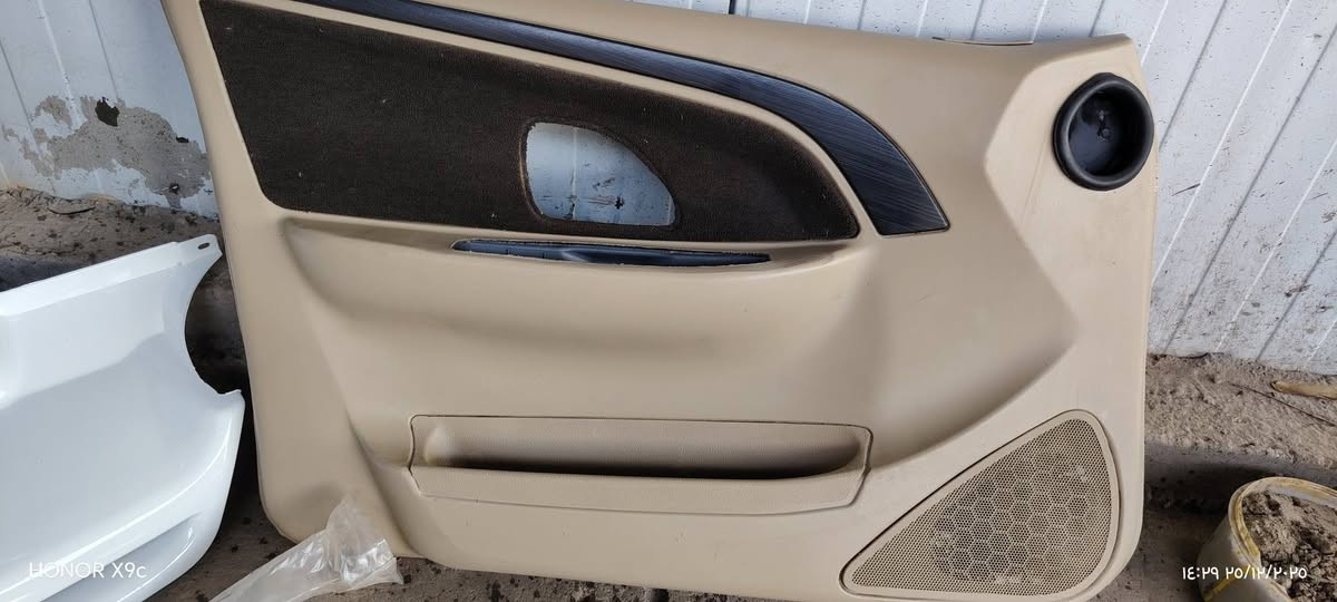 السلام عليكم بطانه باب السايق وشباك كامل ويه الحواجب للبيع ***********
