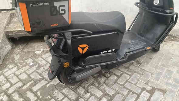 سلام عليكم دراجه شحن للبيع  مكفوله من كلشي وجميع الملحقات موجودهه الدراجة بعدها بضمان الشركة صار كم شهر من نزلت 

شاشه كبيره 
 بريك امامي خلفي دسك هايدروليك
لايت عالي ناصي زنون
بك لايت لد LED
اشاير امامي و خلفي لكزز لد
دبل اشاره
نضام بك الرجوع الى الخلف
درع محيطي لحمايه الدراجه
دبلات امامي وخلفي غاز 
 مساحه تخزين واسعه +جنطه خلفيه 
بصمه تشغيل + انذار سرقه + سويجات 
عدد البطاريات 6 مصطره الحجم الكبير تقطع مسافه بل شحنه الوحده 65كيلو 
سرعه الدراجه حقيقي 60
شاحنه تدعم الشحن السريع 
مكان بغداد مدينة الصدر 
سعر الدراجه مليون و100وبيه مجال قليل 
رقم الهاتف ***********
