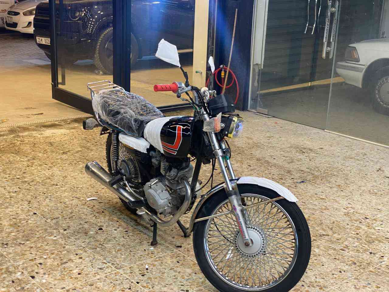 السلام عليكم دراجه
موديل 20 
بدون اوراق الدراجه(مكفولة من السرقه) 
الدراجه خير من الله نقص فقط كهربائيات
سعر 350
*********** واتساب فقط
