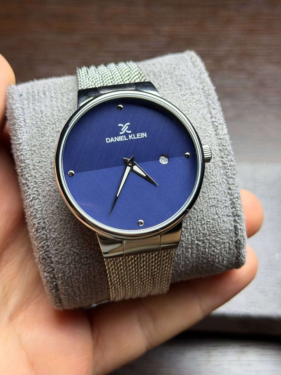 DANIEL KLEIN 
اصلي ماكنة ياباني ضمان سنة 
مع مرفقات ( الكرنتي وعلبة حافظة فقط ) 
رقم الموديل DK1.12627.5
اميال لامينوس  
نافذ شهري   
مقاومة للماء 50 متر 
ستانلس ستيل 
سير حصيرة مميز

السعر 40 الف على اول تم

FlGPCJSgARLqhkeUSV


**إذا كنت صاحب هذا الإعلان وتريد حذفه لأي سبب، رجاءا أرسل رسالة إلى الدعم الفني**