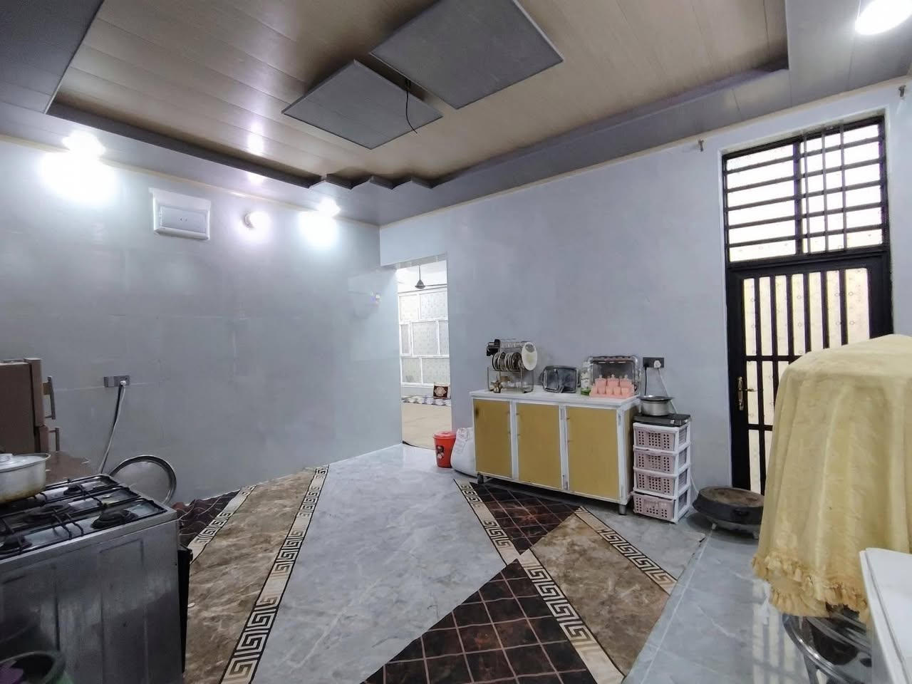 ***********يعلن مكتب الفرات العقار
بيت للبيع 200 متر على شارع 15متر اناره اليليه خدمات كله متوفره مشمول بتطويب

 مرقم من قبل البلديه وسند 25 بناء طابوك جمهوري صب كونكريت سيراميك بورسلين ثقيل الاستفسار خاص او اتصال على رقم تالي ***********أو تساب احجز بيتك يم مكتب الفرات عنوان المكتب  شارع المطار عمود301
تفاصيل السعر خاص موجود الانسب والاحسن 👉👍
