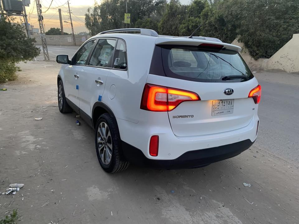 سلام عليكم من رخصت الادمن المحترم 
سورنتو مديل ١٥ خليجي مفول لا صبغ ولا بارد
فول عده الفتحه سبعه راكب سته سرندر 
بصمه بوب بصمه  كير مكينه صدر تبريد 
تخم تاير جاهزة من كلشي  مكان سياره بغداد شعب 
السعر 180 وبي مجال بصيط 
***********

