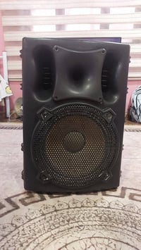 زوج سماعات DJ للبيع شغالات ونظيفات على الفحص التفاصيل في الصور مكاني ب...