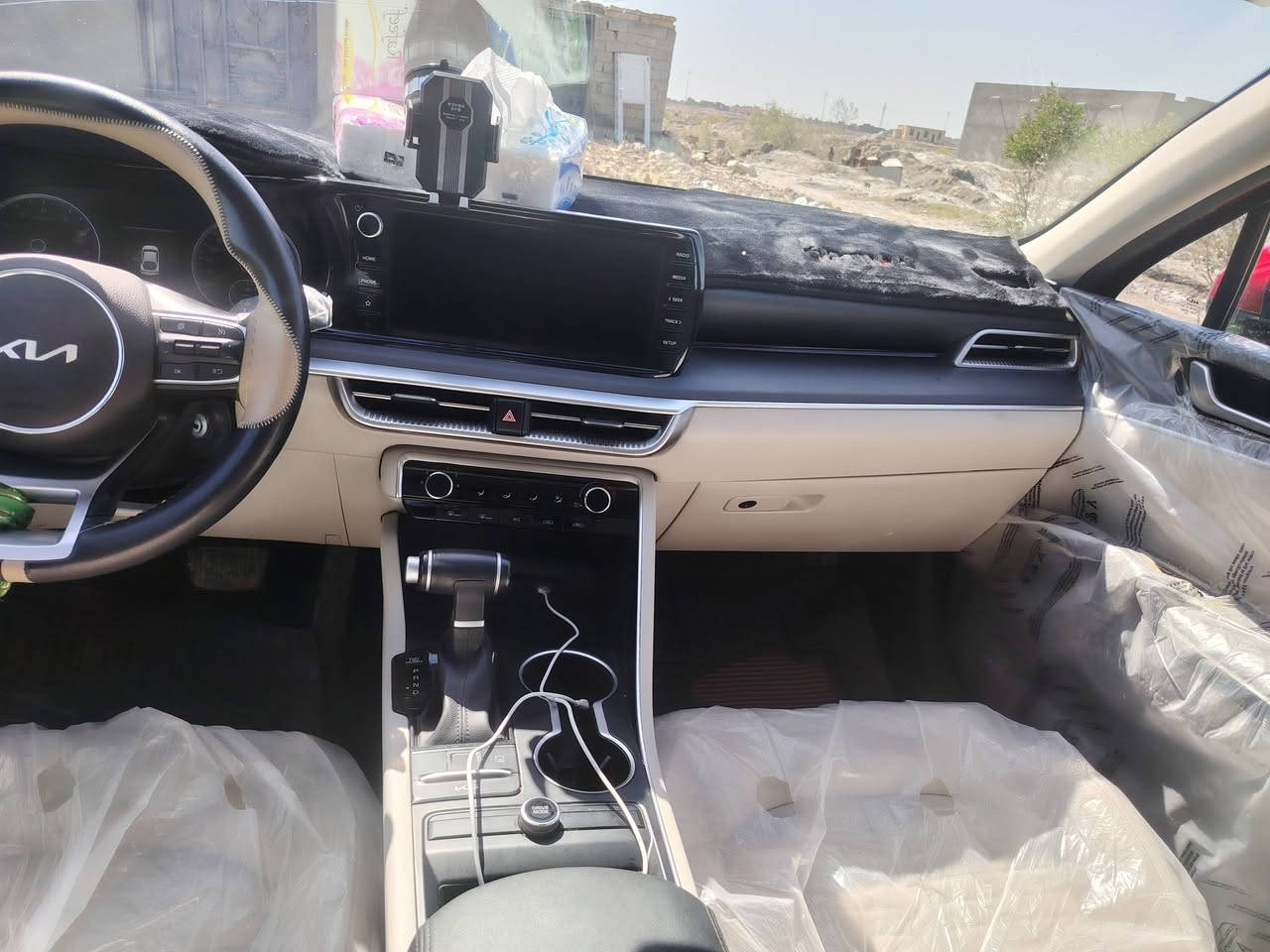 السلام عليكم
للبيع K5 كي فايف 2023 
خليجي 
نم ام الضمان
رقمها مثنئ معوقين  وكاله حاضرمباشر 
فول مواصفات
محرك 2500 
حساسات امامية خلفية 
كامرة خلفية 
قطعتين تبريد 
انظمة قيادة 
شاشة تدعم ابل كار بلي 
مري شفط و اشاير بالمري 
 و بدون فتحة سقف  
مكان السيارة السماوه السوير
السيارة  ع ايدي   
و كل غراضها الاصلية وياها بدون اي نقص 
كفالة عامة بدون بدون قطرة صبغ 

تخم تاير جديد سبير ماء نازل 

للاستفسار الاتصال على الرقم   
*********** 

‭

شكراً
