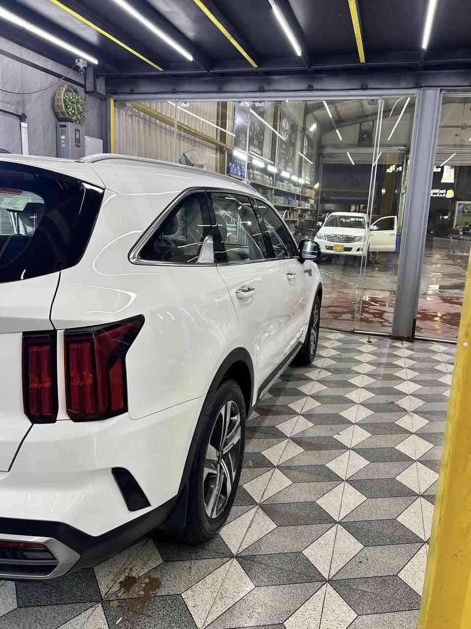 السلام وعليكم 
للبيع كيا سورنتو 2022 خليجي فول 1/1 رقم بغداد ماشيه 47 الف 

محرك 6 سلندر 3500
7 راكب 
3 قطع تبريد 
بنوراما
كير موس 
كشنات حار بارد 
كشنات كهرباء
بردات خلفيه 
مثبت سرعه 
نضام كاربلي و اندرويد 
مري شفط 
اشاير بالمري 
كشنات جلد 
اربع كامرات  360
لايت زنون 
السياره جديده خير من الله 
مكان السياره بغداد جميله 
السعر 295 وبيها مجال للاستفسار ***********
