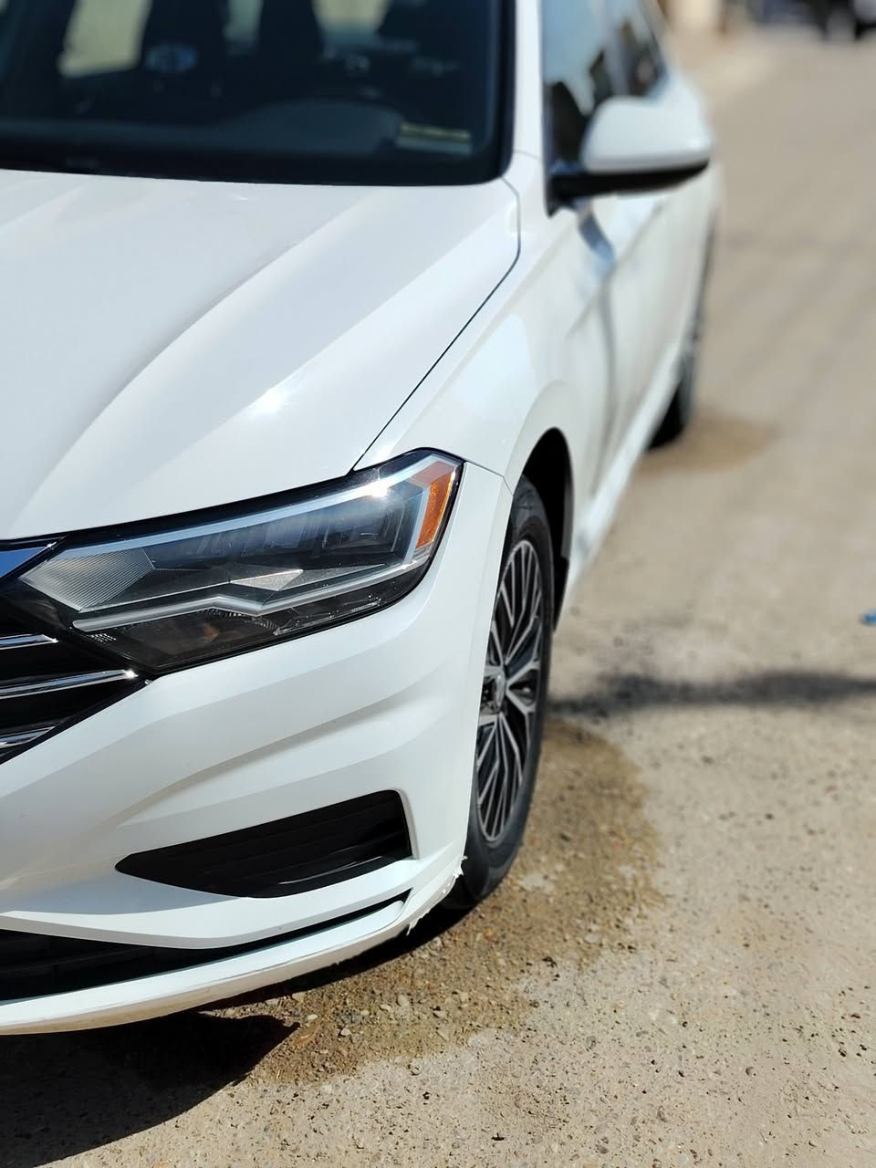 متوفر للبيع سيارة فولكس فاجن جيتا موديل 2021، لون أبيض، بحالة ممتازة جداً، استعمال شخصي ومن مالك واحد، محافظة عليها بشكل دقيق.

🔹 ناقل حركة: أوتوماتيك Tiptronic
🔹 نوع المحرك: 4 سلندر تيربو – اقتصادي وقوي بالأداء
🔹 نظام دفع أمامي
🔹 صرفية وقود ممتازة ومناسبة للاستخدام اليومي
المواصفات والتجهيزات:
✔ شاشة معلومات وترفيه تعمل باللمس
✔ نظام بلوتوث + USB + Apple CarPlay / Android Auto
✔ كاميرا خلفية مع حساسات
✔ مثبت سرعة
✔ تحكم بالمقود (ستيرن)
✔ نظام مانع انزلاق وثبات إلكتروني
✔ وسائد هوائية متعددة
✔ تكييف ممتاز جداً
✔ جنوط أصلية
✔ إطارات بحالة جيدة
السيارة خالية من الحوادث المؤثرة، شرط الفحص بالكامل، الهيكل والشاصي سليم.
لا تحتاج أي مصروف، جاهزة للاستخدام فوراً.
ماشيه 60 الف ميل السعر 168 وبي مجال التواصل *********** فقط واتساب
