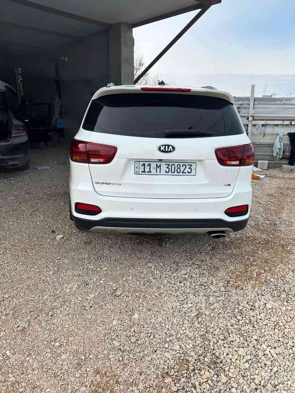 ‏ كيا سورنتو موديل2018
‏ملاحظة بها صبغ ابحافت البنيد 
‏ وبيها باردجاملغ الأيمن
‏ كما وضح بالفيديو السيارة ماشية 99
‏السيارة باسمي. ***********
