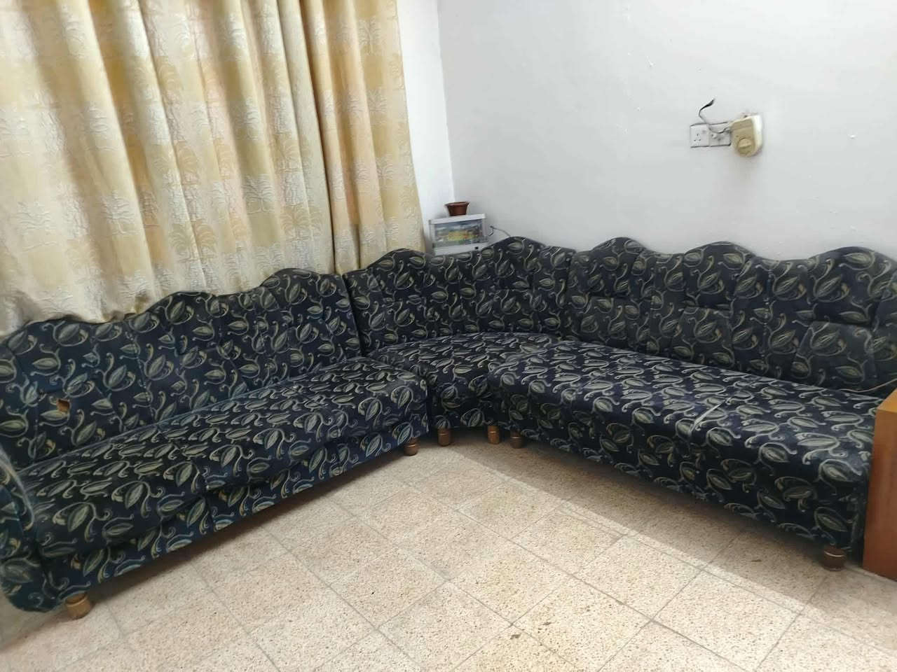 السلام عليكم  طخم وديوان للبيع
الطخم البنفسجي ب٣٠٠ وبي مجال مابي ولا عيب ونضيف 
الديوان الازرغق ب٣٥٠ وبي مجال بي عيب بسيط  و٩ امتار وبي استراحه  عنوان حي الميثاق


**إذا كنت صاحب هذا الإعلان وتريد حذفه لأي سبب، رجاءا أرسل رسالة إلى الدعم الفني**