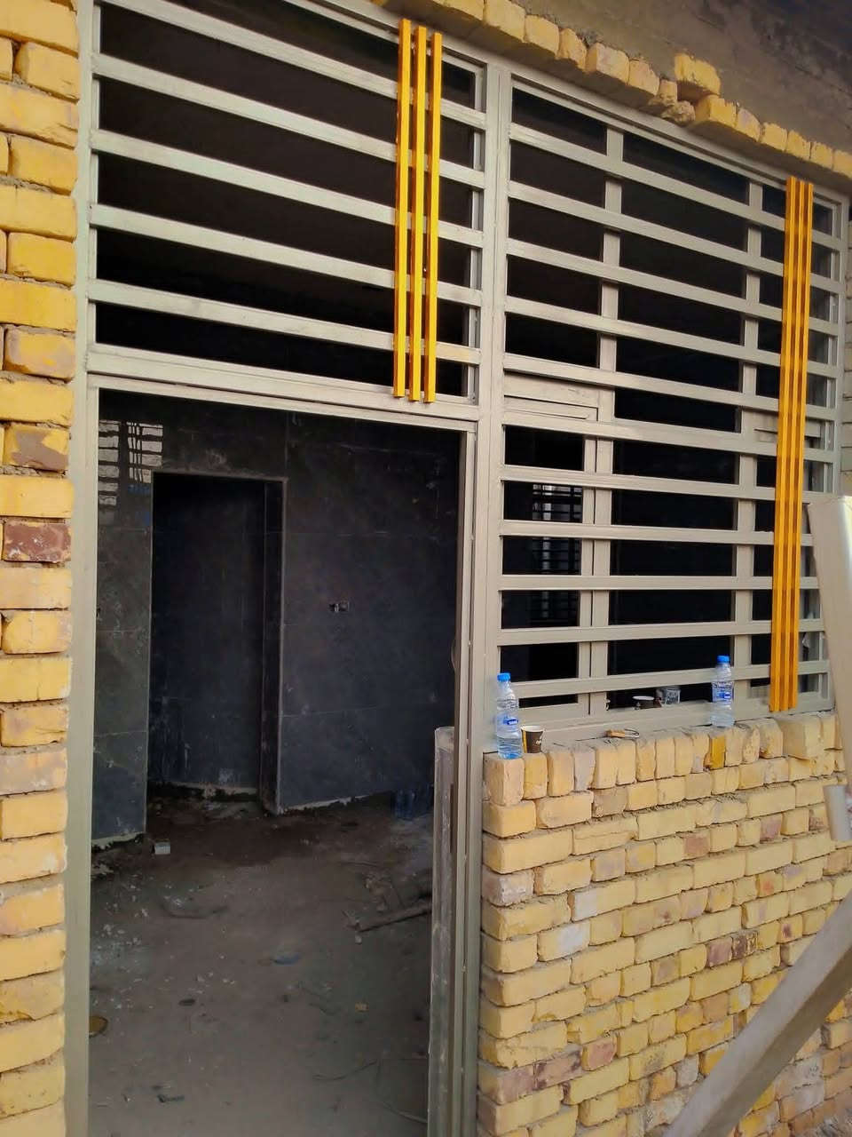 صبغ وتنضيف بيبان وشبابيك درجه اولى بسعار مناسبة الاتصال عل رقم *********** أو مراسلتي خاص وتدللون 🌷
