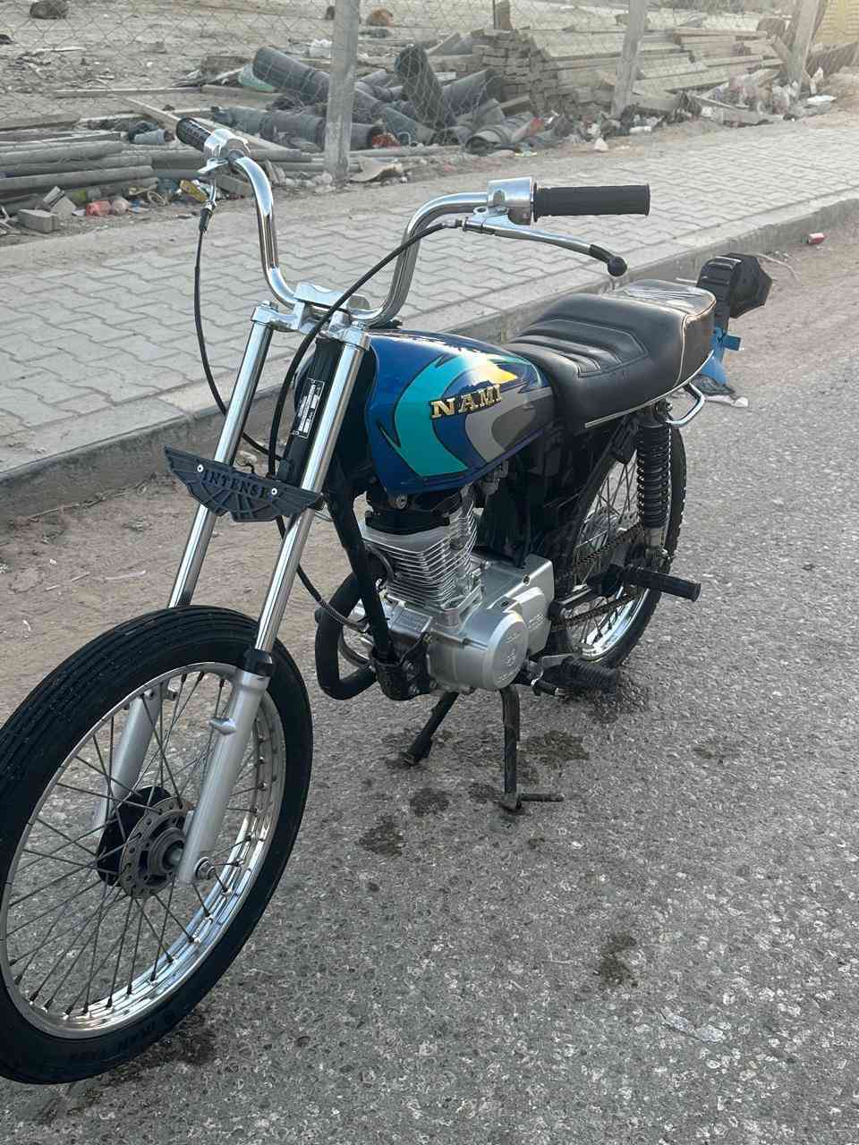 السلام عليكم دراجه للبيع شاصي 21 او تعمير 25 اوراق اصولي الدراجه مفتوحه ولفات السعر 700 او بيه مجال المكان دوانيه قضاء الشاميه ***********
