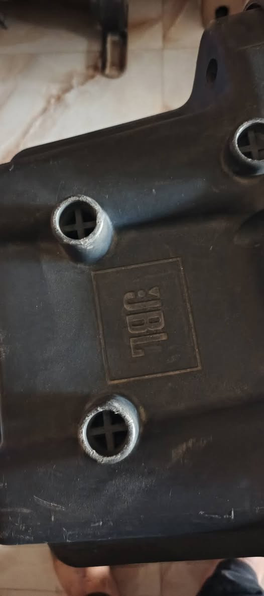 السلام عليكم شباب مونتر كهربائي اصلي شرط اصلي امريكي نوع JBL صوت ايخبل مكفوله من كلشي سعر ٣٥٠الف العنوان ديالى بعقوبه ***********
