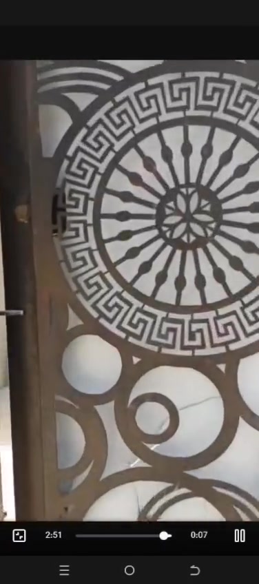 السلام عليكم للبيع بيت طابق ونص في محافضه كربلاء المقدسه مساحته 115متر يحتوي على استقبال وصاله ومطبخ وغرفه وحمامات داخليه وخارجيه الطابق الثاني غرفه سويت وصاله وصطح شارع عشره متر تبليط ماي كهرباء مجاري كلها متوفره العنوان جاير مقابيل اسواق برتقاله للاستفسار الاتصال على الرقم ***********
