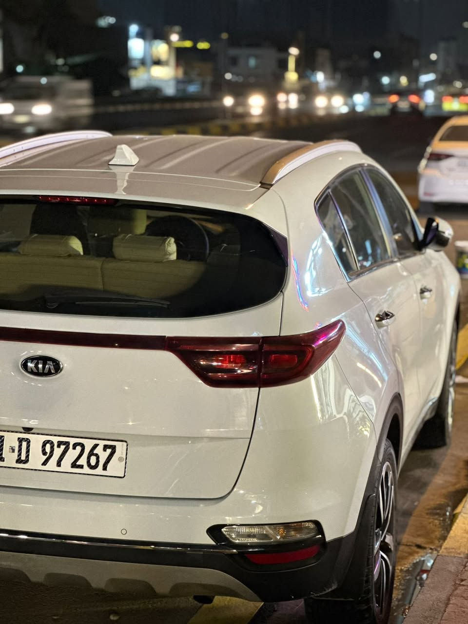 السلام عليكم سبورتج للبيع موديل 2021 عداد 46 الف كيلو بصمه مري شفط نفكيشن لايت زنون حساس امامي خلفي رقم بغداد مكفوله من الصبغ والبارد مكان السياره بغداد المنصور هاتف *********** ابو امير
