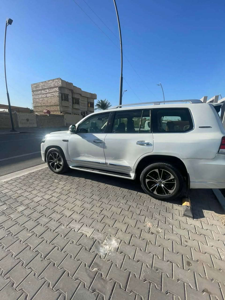 لاندكروز جكساره 2009 محدث داخل وخارج 2021 لون ابيض لولؤي رقم بصره الدولي الجديد سنويه 2030
حداده الخلفيه كلها جديد مصار اسبوعين من سويتها
الحداده الاماميه يحتاج ربل طبلات ولوي فقط 
فول مواصفات /
مكينه 6 سلندر 4000cc
كامرات 320 درجه
سلايت روف
حساسات اماميه خلفيه
اضافه كامرات 320 درجه يسجلن
فور ويل
ثلاجه
دواخل جلد طبيعي لون مشمشي دوشمه حسين شماره
وباقي المواصفات المعروفه

الحادث /
بيها ضربه بالجاملغ الخلفي الايسر ومصبوغه عام
والباقي كفاله مكينه كير شاصي تبريد كهربائيات وضع شركه

السعر/ تم تخفيض السعر لان مستعجل 230 وبيها مجال قليل
العنوان /محافظه البصره
***********
