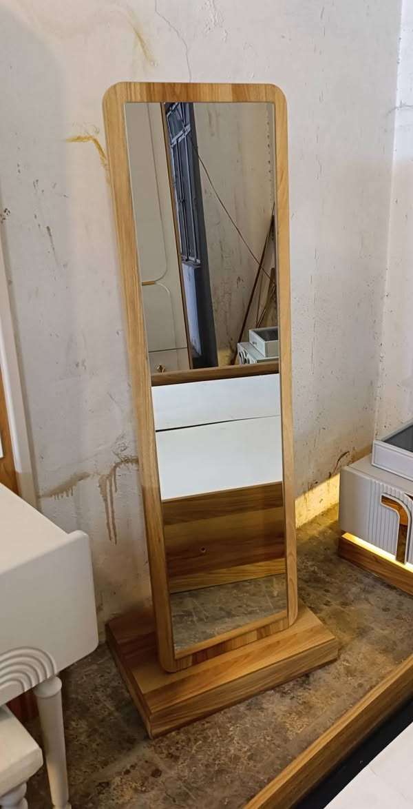 السلام عليكم  نقدم  لكم من (معرض الياقوت للاثاث)  غرفه  تركيه صبغ حراري تختها جط كامله مكمله من اناره ونظافه   استعمال  قليل شرط نظافه 100/100
9 قطع.   اسعار مناسبه.  السعر  خاص او اتصال على رقم  مع نقل وشد. مجاني داخل الموصل اهلا وسهلا بكم  🌹🥰
***********
يوجد وتساب
