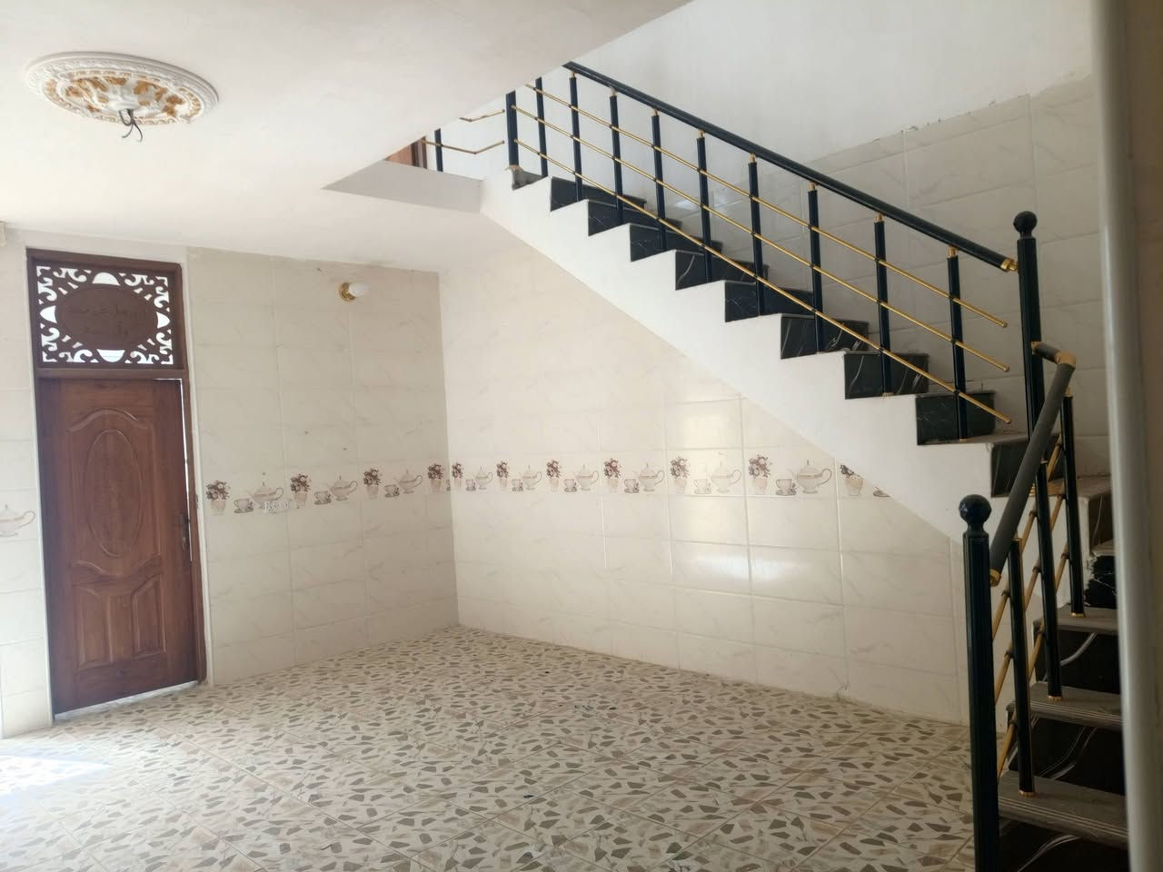 دار للبيع المساحه 100متر طابقين 
ابو خستاوي جهته المرور شارع الغسل نهايته 

خدمات كامله موقع حلو عرض شارع 20متر بناء حديث 

استلام مباشر طابو زراعي سند 25 

السعر //57/وبي مجال//***********//
