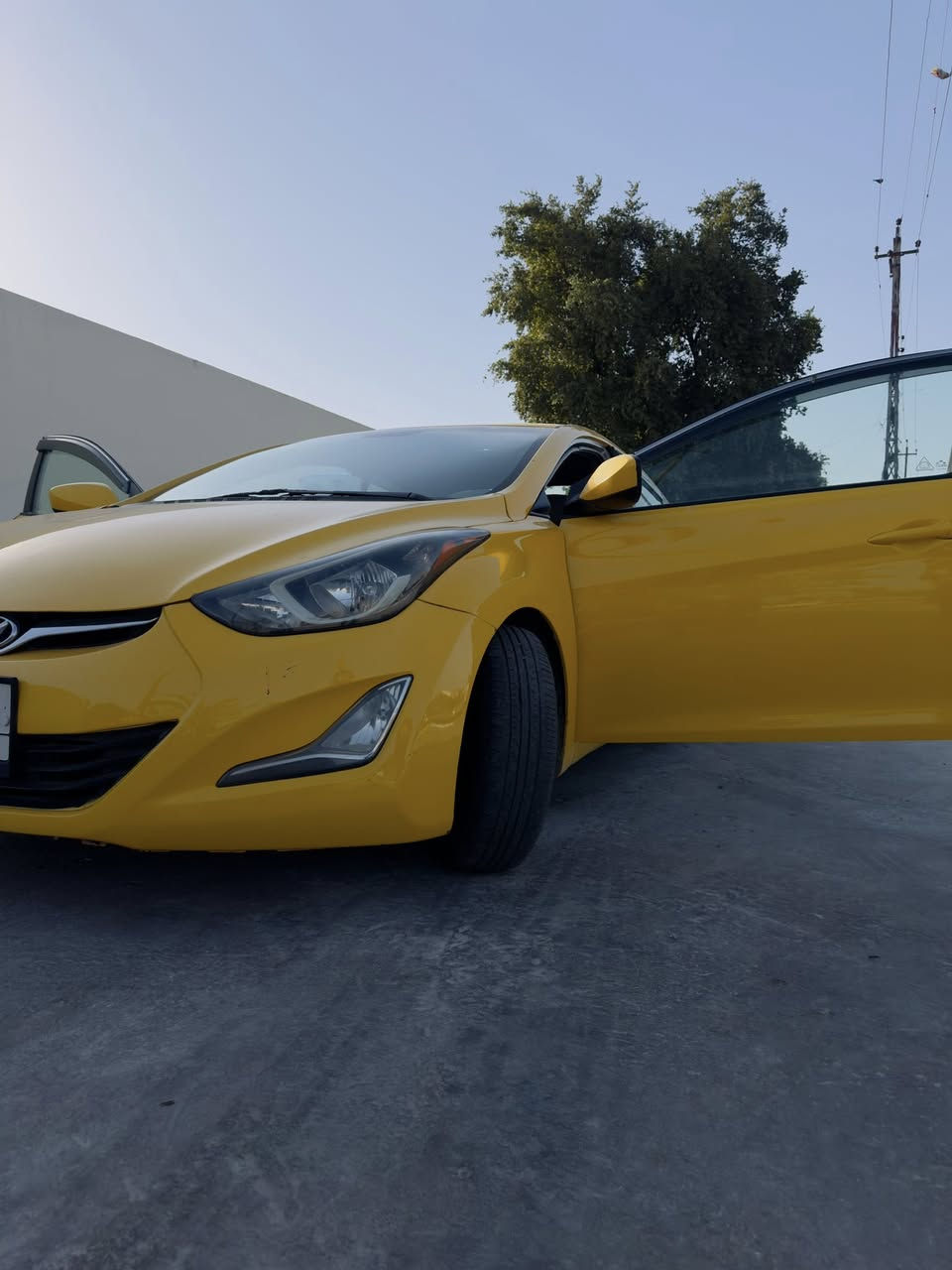 السلام عليكم ورحمة الله وبركاته رمضان كريم ع الجميع يارب 

للبيع 

النترا 2014 وارد امريكي 

محرك 1800 دوش ممفتوح 

حادثها كما موضح بالصور دعامية وشوية من البنيد لا ايرباك ولا تبديل 

مواصفات 
كامرة خلفية بلاد 
شاشة 
تحكمات فول 
السيارة جدييدة كلشش ونواقصها بس صدرها الخلفي ينرادله ادامه شوية 
تجي تشوفها وتكلبها وتشلع عيوني وتحويل شوكت ماتحب 
مكاني مدينة الصدر
سعرها 105 وبيها مجال ان شاء الله 

***********
