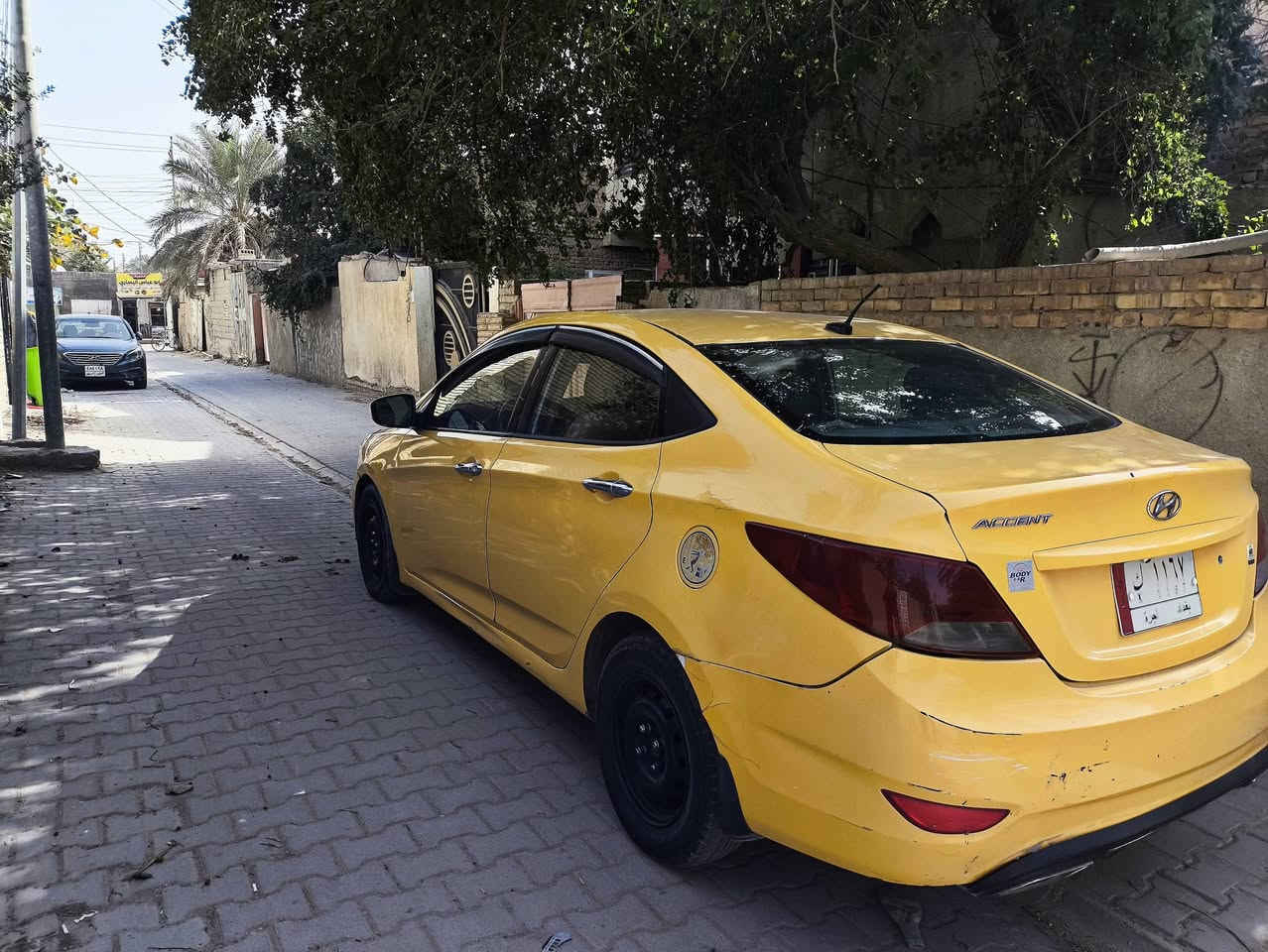 للبيع اكسنت موديل 16 أمريكية بيها بس الجاملغ الخلفي صبغ محرك 1600 كير والمكينة وحدادية كله جاهز السعر 79 مكاني كربلاء للاستفسار ***********
