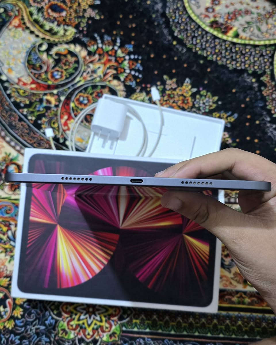 السلام عليكم
ايباد برو M1 الجيل الثالث للبيع 
الايباد مكفول من كلشي من تصليح من خدش من كسر 

ملحقات كاملة كارتونة شاحنة كيبل شحن. كلهن اصليات و نظيفات يعني ما مستخدمات 

الذاكرة 128Gb الجهاز ما بي أي مشكلة 
السعر 600 
مكاني بغداد سبع البور 
 ((توصيل ما عندي)) 
للتواصل رسائل واتساب على هذا الرقم 
***********
