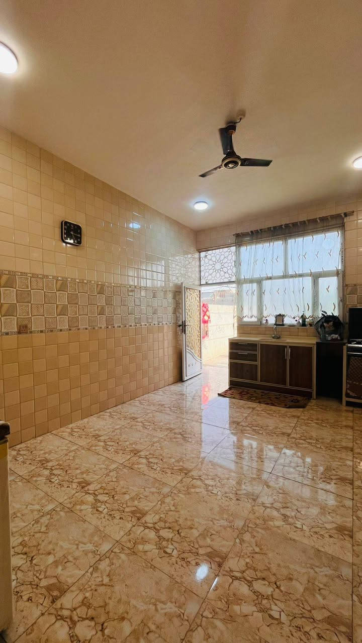 دار للبيع المساحه ٢٥٠سند ٢٥البيت يحتوي على غرف عدد٢وصاله واستقبال ومطبخ البيت طابق واحد وبيتونه ٨في٤الخدمات ماء مجاري كهرباء العنوان الصويرة حي الجهاد خلف معمل الطائي السعر ٧٢ للاستفسار على الرقم/*********** ***********واتساب مفتوح
