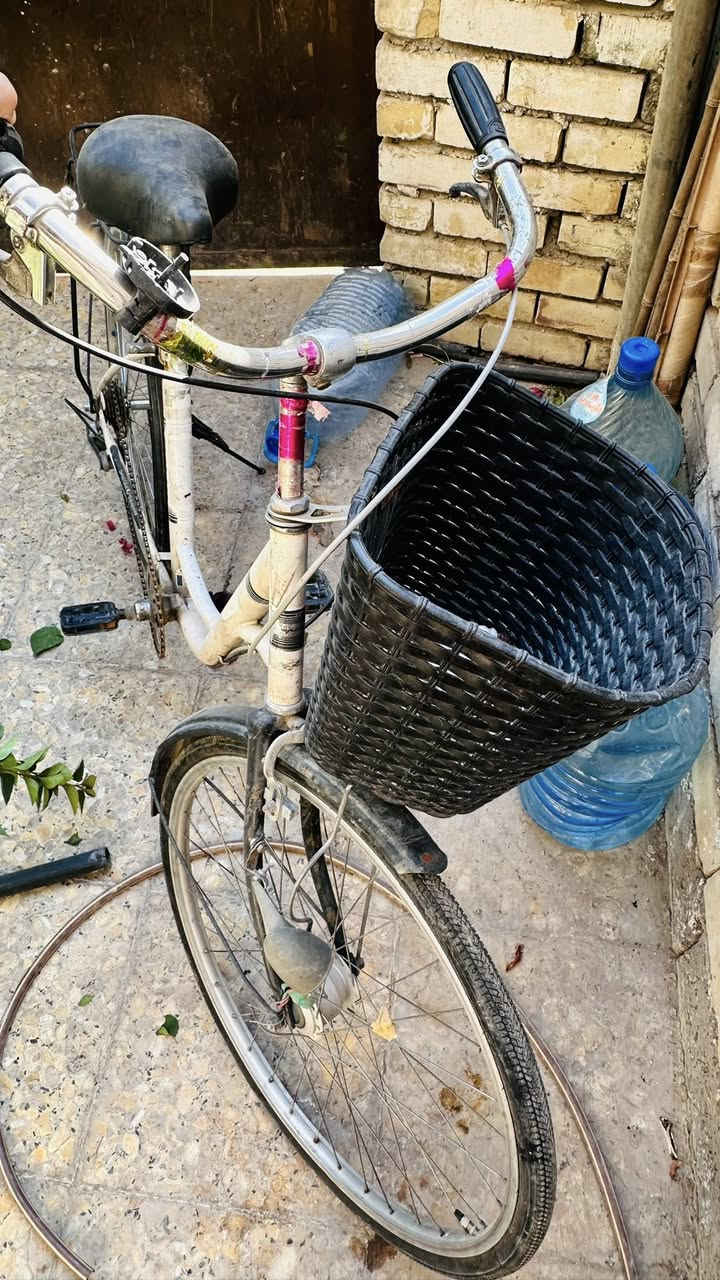 للبيع 
المكان البياع 
السعر ٣٥ وبي مجال بسيط
***********
