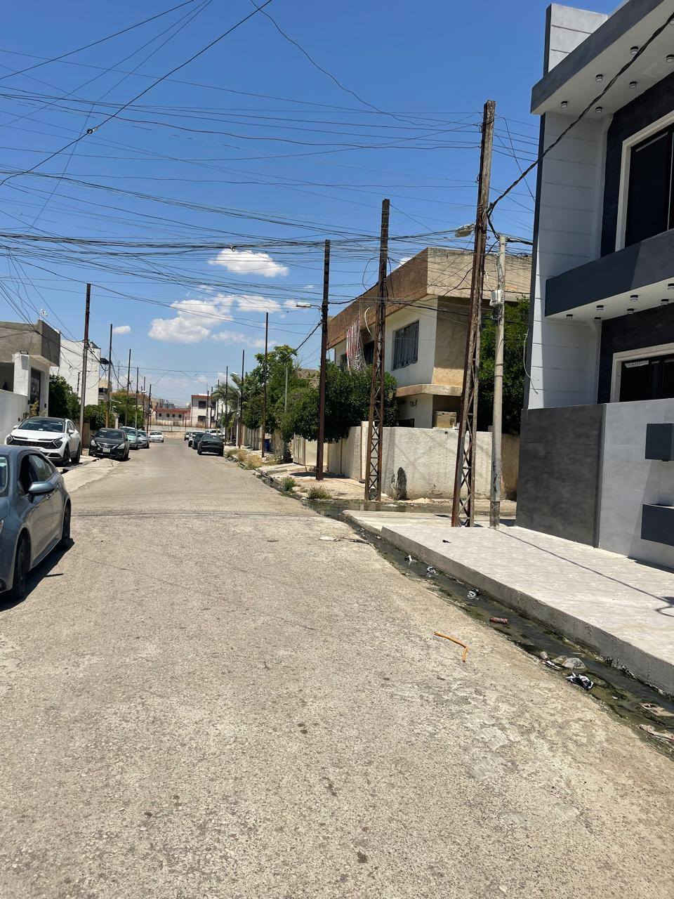 دار للبيع 🏠 

الموقع 📍 حي السكر مقابل جامع النبأ العظيم 🕌 وقريب من متوسطة الحرية 🏢

بناء حديث زيرو فارغ 🔑 

المساحة 100 متر ✳️.            واجهة 7 ونص ❇️ 

شارع تبليط بعرض 12 🛣️ 

طابقين كاملة ✅ 4 غرف نوم 

طابق الارضي/ غرفة نوم/  هول مفتوح على الاستقبال/ مطبخ/صحيات ⭐ 

طابق ثاني/ ثلاث غرف نوم/ هول/ صحيات/ بيتونة ✨ 

للاستفسار اكثر الاتصال على الارقام التالية 👇 

*********** 📱***********📱 ***********📱

السماك لتجارة العقارات 👉 
عنوان المكتب 📌 حي الصديق بعد مرطبات البحرين سائدين الصديق الرئيسية مقابل مدرسة تبارك الاهلية 👍 مكتب السماك لتجارة العقارات
