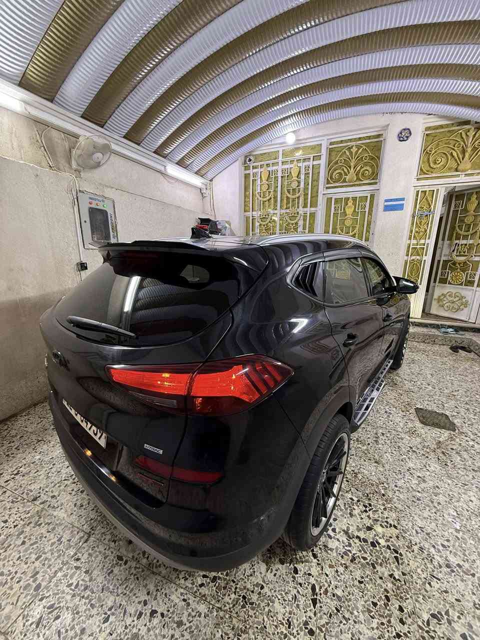 السلام عليكم توسان 2021 لمتد وارد امريكي كفاله عامه حادثها طخه بالدعاميه الخلفية الحادث بالمنشور 
لا صبغ ولا تبديل ولا بارد جديده السياره
ماشية 126 الف كيلو وليس ميل
فول مواصفات عدى البانوراما 
بصمة 
كشنات كهرباء
لد نهاري
بروجكتر لد متحرك
شاشة كاربلاي
ويلكب 19 رياضي ماخذه ب 5 اوراق
وتخم تاير جديد
حداديه جديده كلها
محرك 2000
رقم اربيل الجديد باسم شركة نور البصرة
وكالة او تحويل
السعر 167 وبيها مجال بسيط للشراي 
للاستفسار *********** 
مكان السياره بصره شارع الوفود دويد
