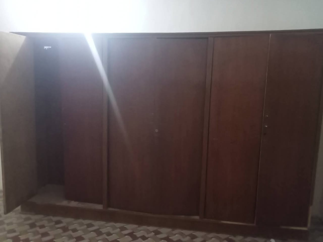 غرفه نضيفه للبيع السعر خاص 
***********
