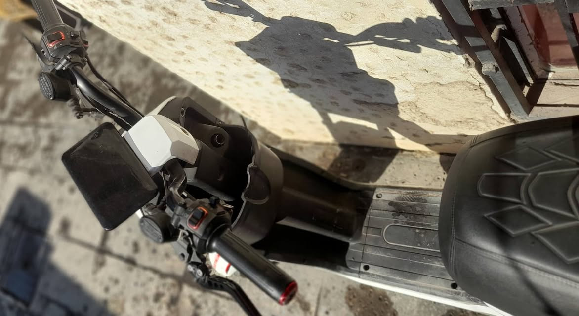 دراجة شحن  R9 مستعملة نظيفة للبيع في بغداد
تايرات جدد
بطاريات جيدة جدا
دراجة شغالة ١٠٠%
بصمة واحدة وسويج واحد
المقعد الخلفي موجود اني شايلة 
نقص جوزة تشغيل تشتغل بصمة 
دراجة مابيهة نقص شغل واطلع 
السعر ٣٧٥ وبيهة مجال
المكان بغداد الرصاقة 
رقم الهاتف ***********
