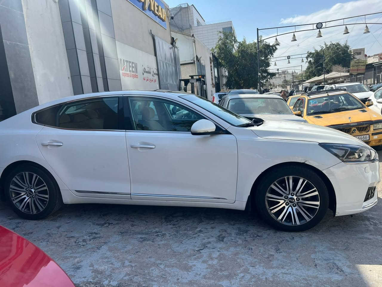 كادينزا 2018 
خليجي 
ضربتها جاملغ يسرة و بنيد ( مضروبة بهويشة ) 
تحكمات ستيرن 
كوشنات كهرباء 
شاشة و كاميرا 
محرك 3500 دوش المرغوب
السعر 145 و بيها مجال بسيط 
***********
