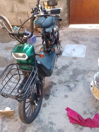 دراجة حجم 20خمس بطاريات ممتازة اربع سرع بصمة وسويج نضيفة كهربائيات كله...