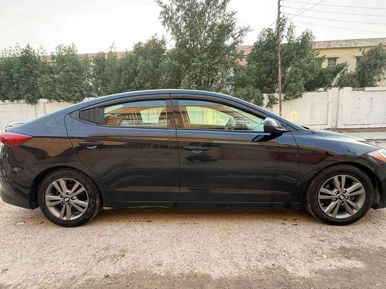 سلام عليكم اخوان النترا موديل ٢٠١٨ للبيع السياره كلش نضيفه تبديل بنيد فقط ليبل واحد السياره نص مواصفات ما ناقصها شي صدر جديد مكينة و گير كفالة عامة مكاني الدورة ابو دشير السعر ١١٨ و بيها مجال كلش بسيط السياره ب الحقيقه احلى من الصور 
ماشيه ١٠٠ الف 
***********
