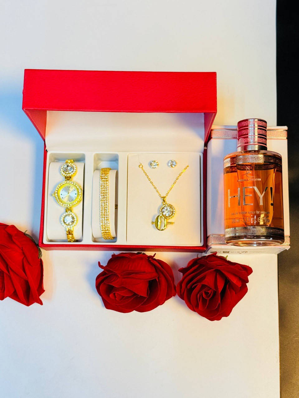 بوڪس نسائي أنيق نازك🧸💘

🎀للي يحب الذوق الراقي والتفاصيل المرتبة

🎀 عطر نسائي برائحة ثابتة
🎀 وجذابة يخلي حضوره ما ينوصف
🎀 هدية مثالية لعيد الحب 
🎀عيد ميلاد أو أي مناسبة مميزة
🎀دلليه بهدية تعبر عن اهتمامك وتخلي كل 
🎀ما تستخدمهما
🎀الأنييقة تستاهل بوكس يليق بيه
السعر 28 الف فقط مع توصيل


**إذا كنت صاحب هذا الإعلان وتريد حذفه لأي سبب، رجاءا أرسل رسالة إلى الدعم الفني**