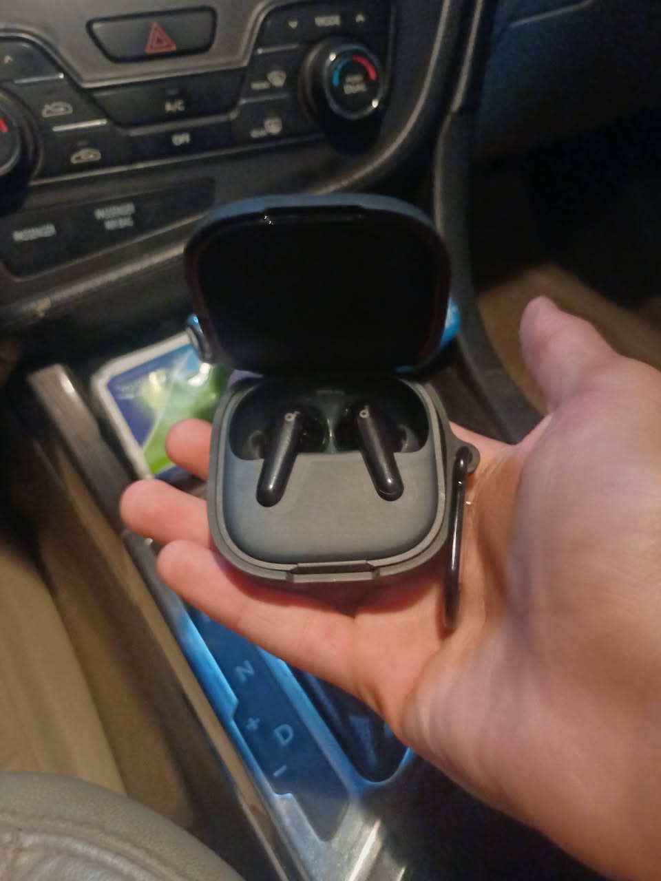 soundcore R60i NC مستخدمه اسبوع وشويه
سعر 50 الف


**إذا كنت صاحب هذا الإعلان وتريد حذفه لأي سبب، رجاءا أرسل رسالة إلى الدعم الفني**