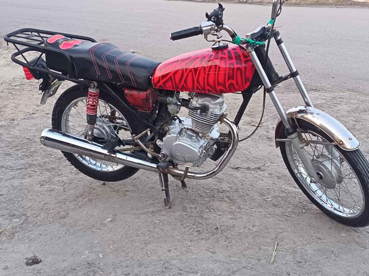 مكلف بالنشر  دراجه للبيع 350وبيها مجال  المكان عفك  هاذه رقم راعيه  ***********
